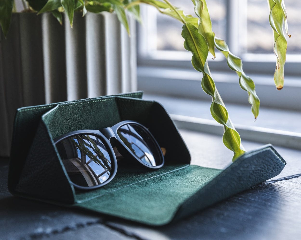 Metro Smart Leather Glasses Case - Snakehive UK